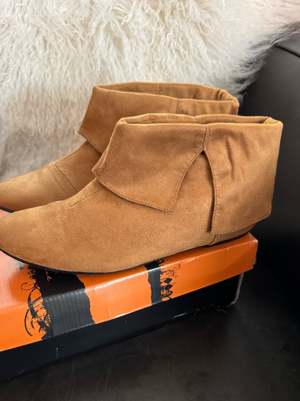 NIB! Peter Pan boots by Ellie. Size Small (8/9) 1" heel. Suede.